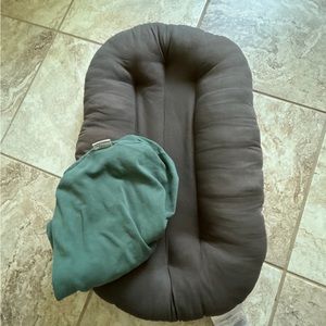 Snuggle Me Organic infant lounger